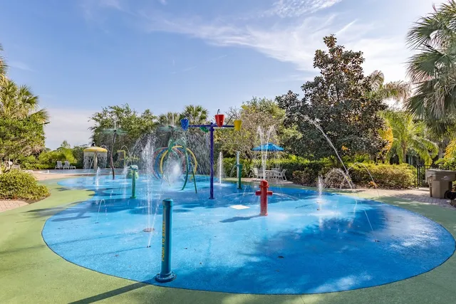 Bahama Bay Resort & Spa in Davenport by Vacasa