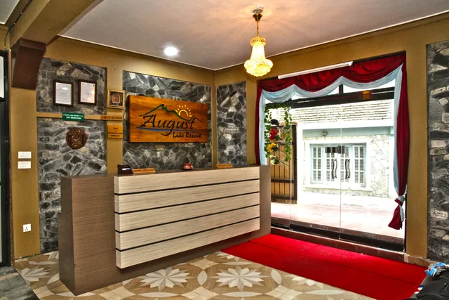 OYO 11455 August Lake Resort