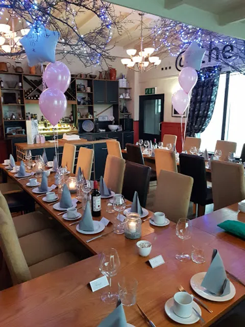 Feli's Bar & Restaurant