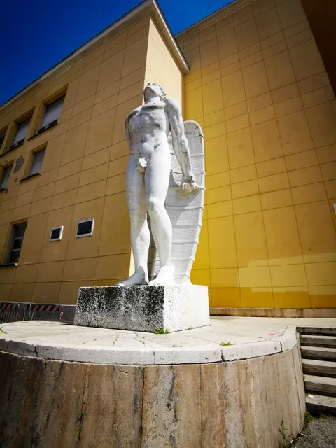 Statua di Icaro