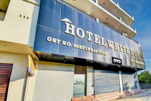 Super OYO Flagship Hotel White Hut