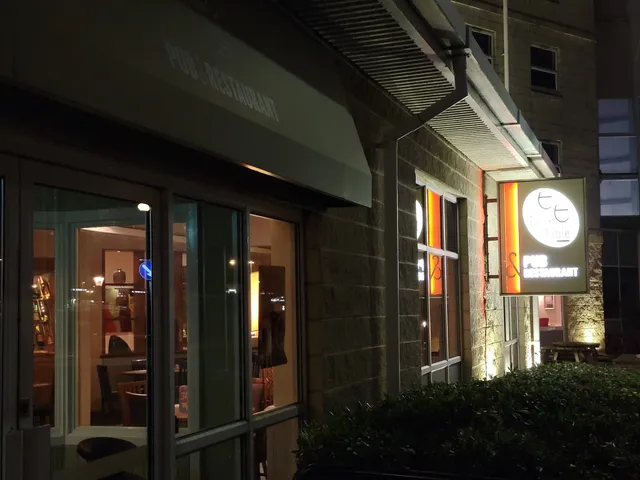 Marine Court Table Table