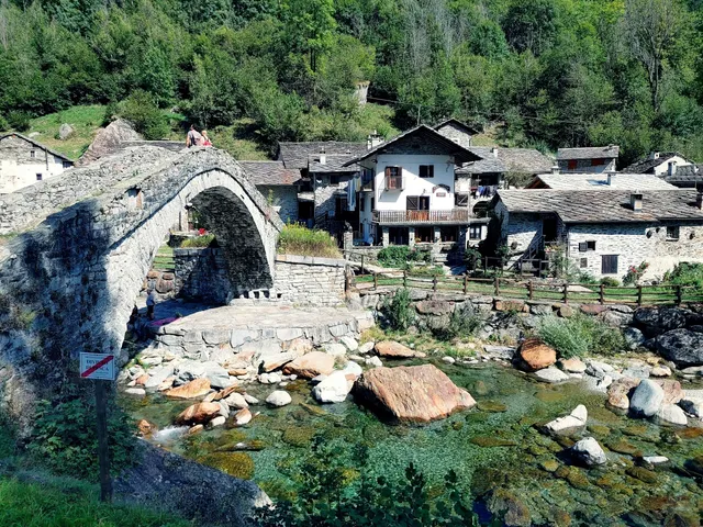 Sentiero per la Cascata di Fondo e Tallorno