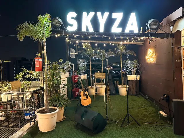 SKYZA Rooftop Lounge