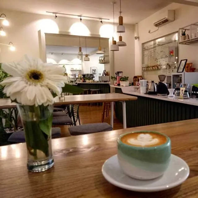 Kopi Titik Koma Tenggilis