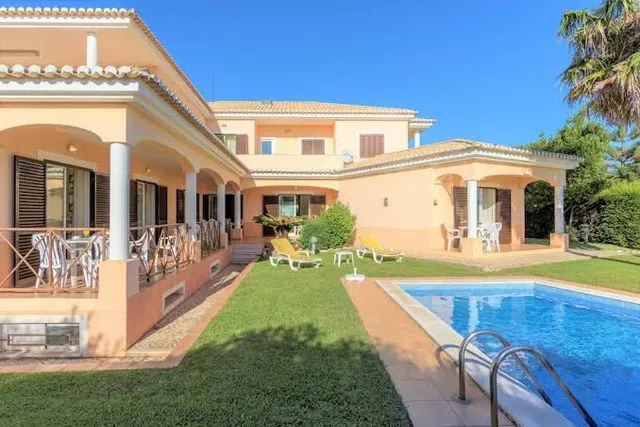 Canavial I & II Apartments