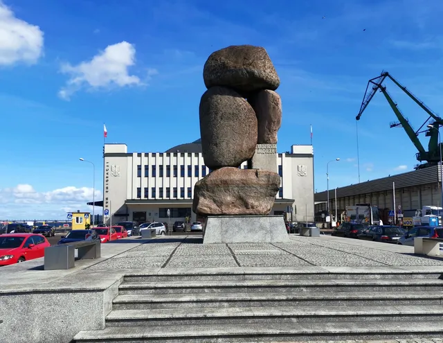 Monument to the People of the Sea