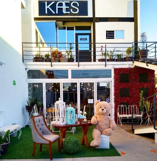 KAES Restaurante + Café