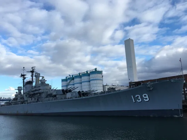 United States Naval Shipbuilding Museum & USS Salem