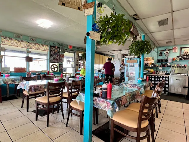 Pat's Riverfront Cafe