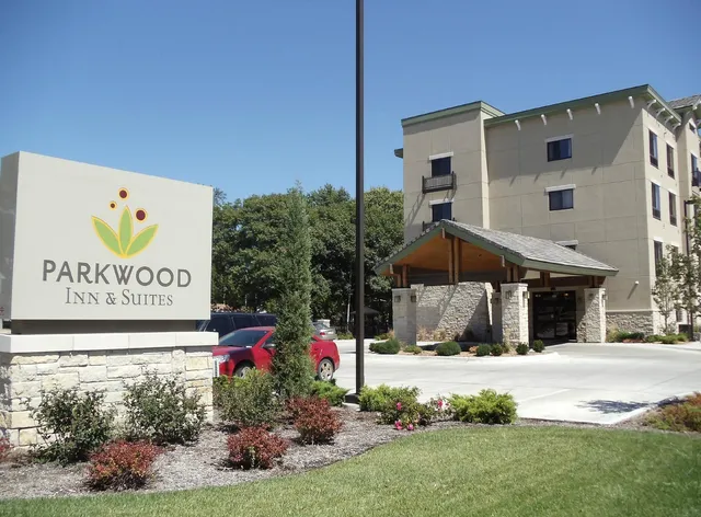 Parkwood Inn & Suites