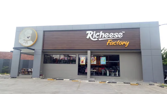 Richeese Factory Sawangan
