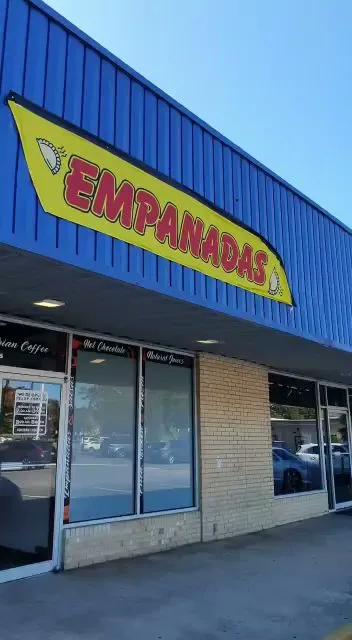 Empanadas y Salsas