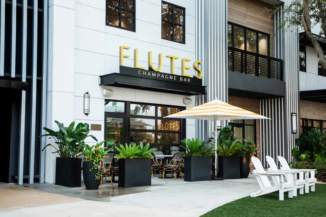 Flûtes Champagne Bar