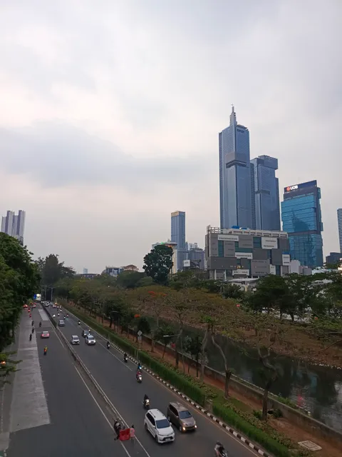 Jembatan Penyeberangan Multiguna (JPM) Dukuh Atas