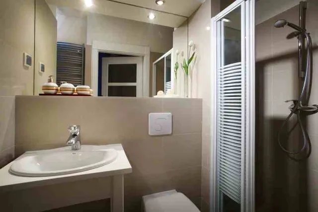 Top Apartments - Yellow House Apartments