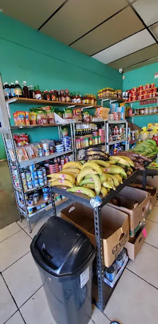 PUPUSERIA Y GROCERY DONA MARTA