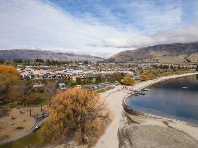 Wanaka Lakefront