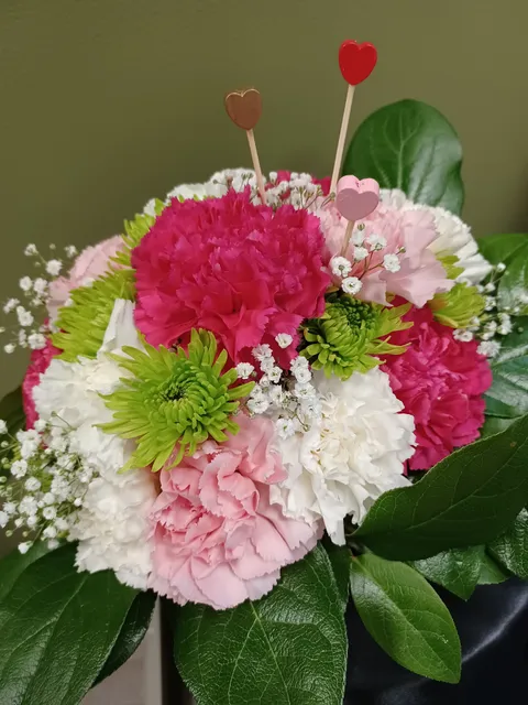 Bouts and Bouquets Flower Shop