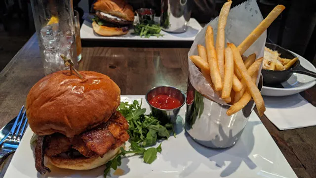 Avenue Social Kitchen & Cocktails