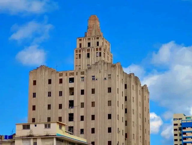 López Serrano Building