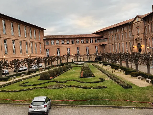 Le Musée Des Instruments De Médecine Des Hôpitaux De Toulouse