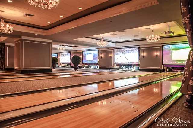 High Rollers Luxury Lanes & Sports Lounge