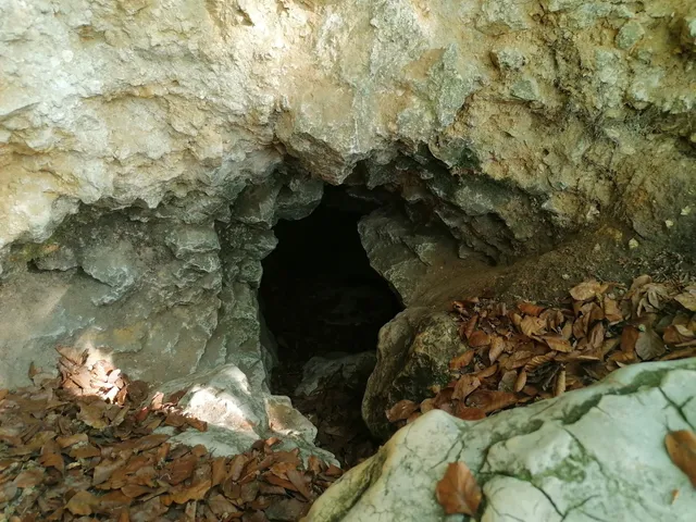 Jaskinia Piętrowa Szczelina