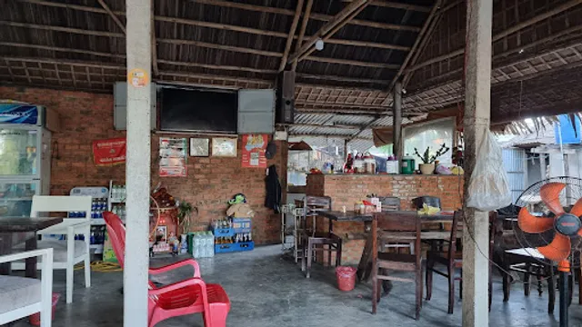 Cháo nghêu Sáu Biểu - Hội An