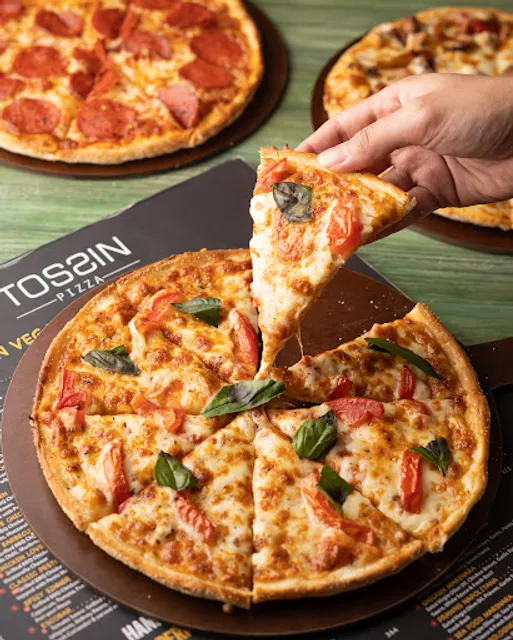 Tossin Pizza Worli | Best Pizza in Worli