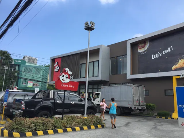 Jollibee Trium Square