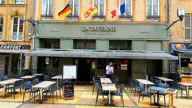 𝐋𝐚 𝐓𝐚𝐯𝐞𝐫𝐧𝐞 𝑇𝑎𝑏𝑙𝑒 𝑑𝑒 𝐶𝑎𝑟𝑎𝑐𝑡è𝑟𝑒 𝐌𝐞𝐭𝐳