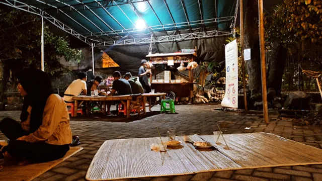 Djuragan Pecel dan Angkringan Begejekan