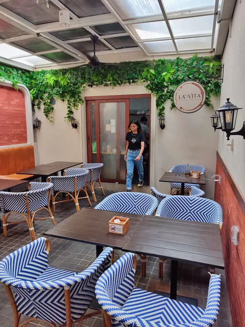 La Vita Coffee & Resto
