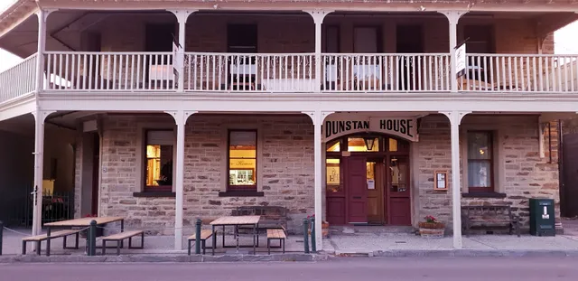 Dunstan House and Cafe Clyde