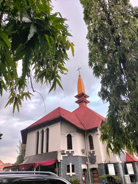 Gereja Katedral Santa Perawan Maria Ratu Rosario Suci