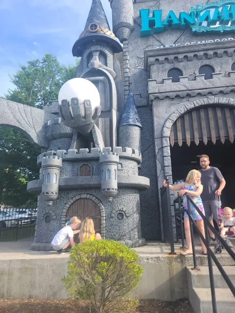 Hannah's Maze of Mirrors