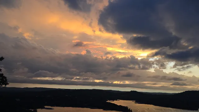 Sunset Bluff at Table Rock Lake