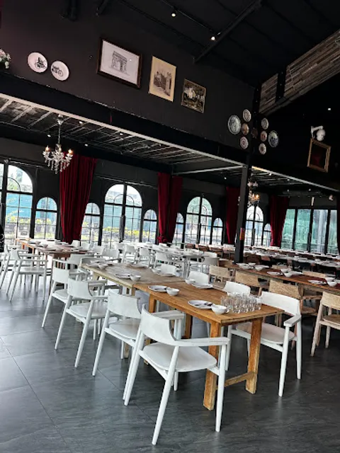 SRP GARDEN BAR&RESTAURANT