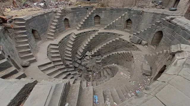 Helical Stepwell, Walur