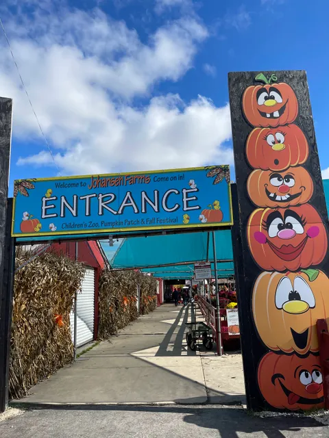 Johansen Farms Children's Zoo & Pumpkin Farm