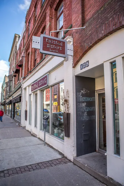 Twisted Sisters boutik