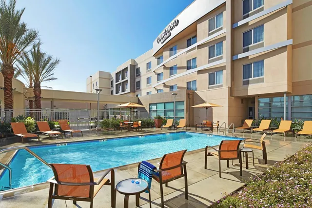 Courtyard by Marriott Long Beach Airport