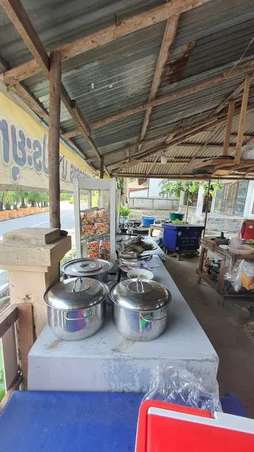 อาหารตามสั่งกว๋ยเตื๋ยวตุ๋น