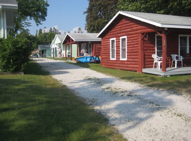 Lakeview Motel & Cottages