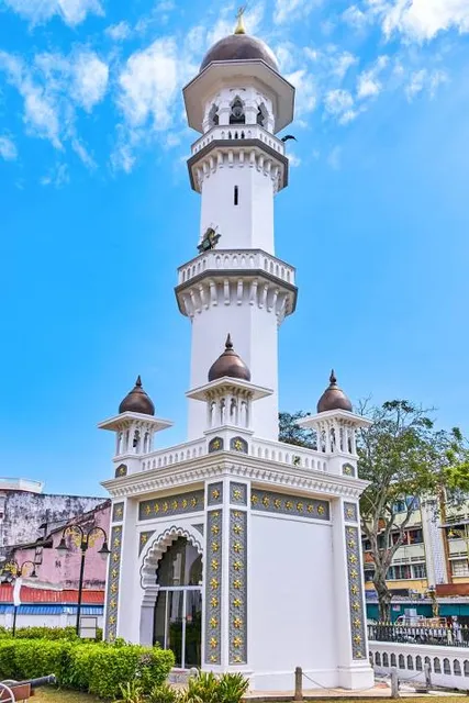 Penang Street Art - Kids on bicycle by Ernest Zacharevic