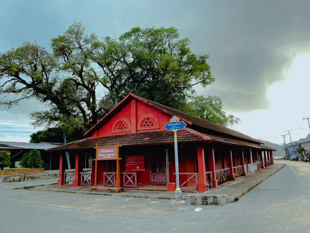 The Red Building (Tuek Daeng)