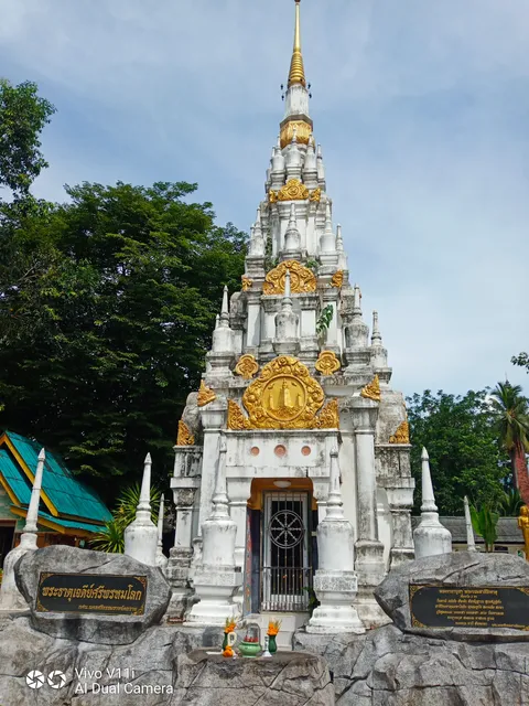 Wat Phrom Lok