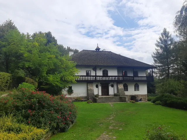 Dwór w Stryszowie. Oddział Zamku Królewskiego na Wawelu