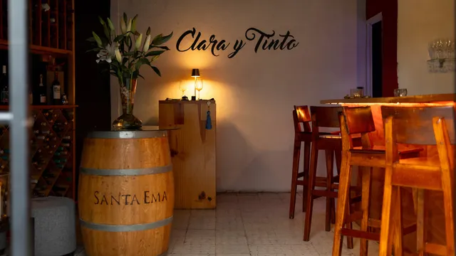CLARA Y TINTO Vinoteca